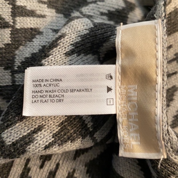 Unisex Michael Kors Logo Scarf and Cap - Picture 8 of 8